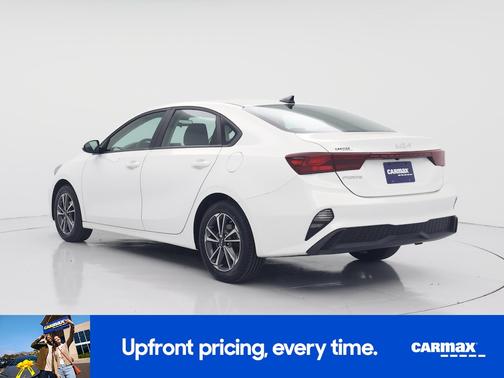 White 2024 Kia Forte LXS