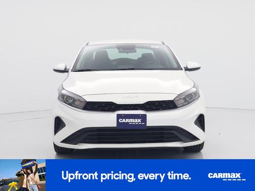 White 2024 Kia Forte LXS