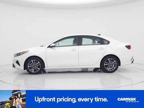 White 2024 Kia Forte LXS