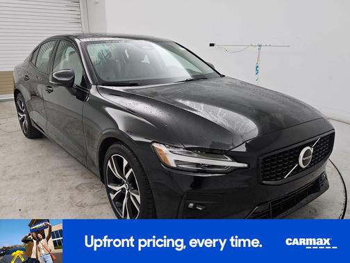 2023 Volvo S60 B5 Plus Dark Theme
