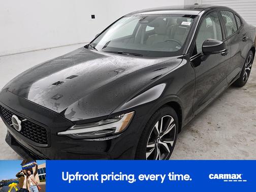 2023 Volvo S60 B5 Plus Dark Theme