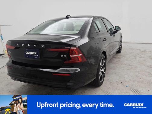 2023 Volvo S60 B5 Plus Dark Theme