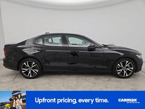 2023 Volvo S60 B5 Plus Dark Theme