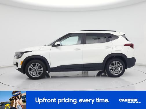 White 2022 Kia Seltos S