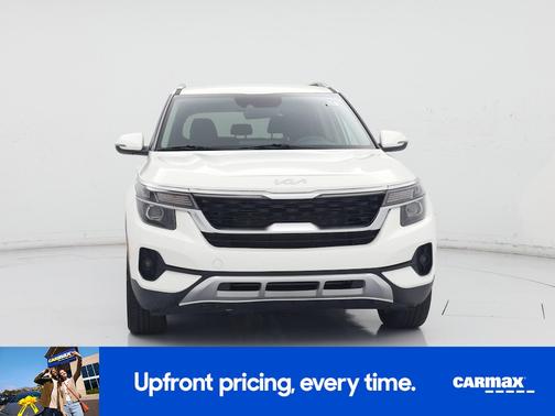 White 2022 Kia Seltos S