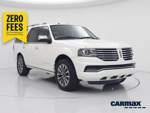 White 2017 Lincoln Navigator Select