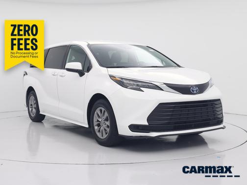 White 2025 Toyota Sienna LE