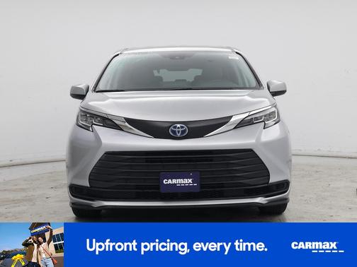 2022 Toyota Sienna LE