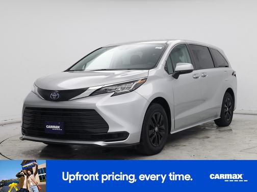 2022 Toyota Sienna LE