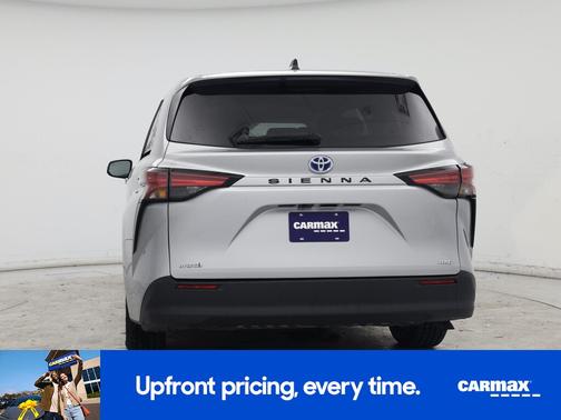 2022 Toyota Sienna LE