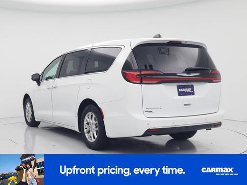White 2023 Chrysler Pacifica Touring L