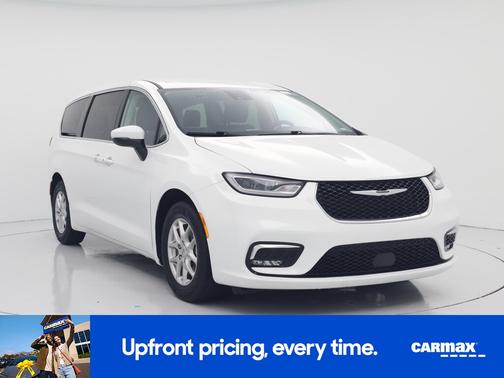 White 2023 Chrysler Pacifica Touring L