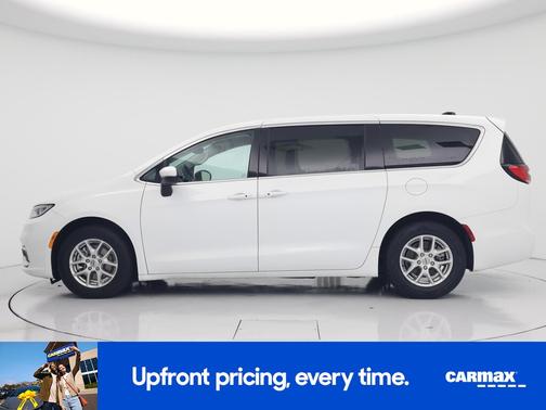 White 2023 Chrysler Pacifica Touring L