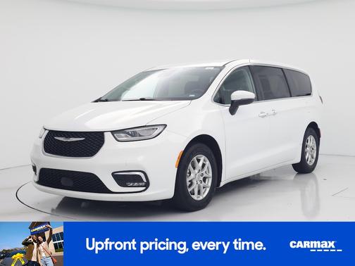 White 2023 Chrysler Pacifica Touring L