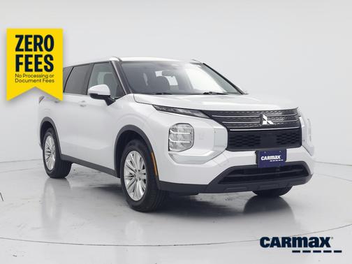 White 2022 Mitsubishi Outlander ES
