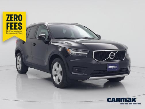Black 2022 Volvo XC40 T5 Momentum