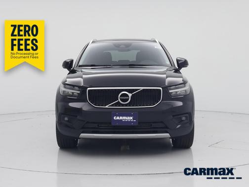 Black 2022 Volvo XC40 T5 Momentum