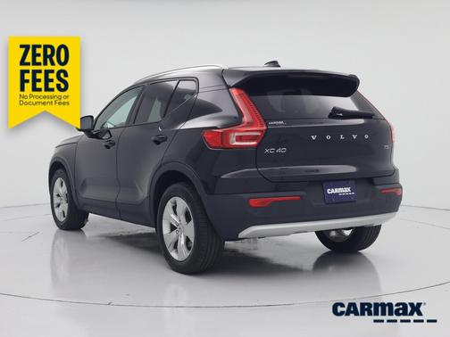 Black 2022 Volvo XC40 T5 Momentum
