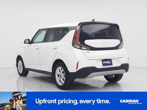 White 2023 Kia Soul LX