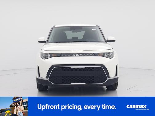 White 2023 Kia Soul LX