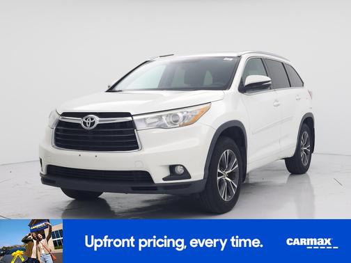 White 2016 Toyota Highlander XLE
