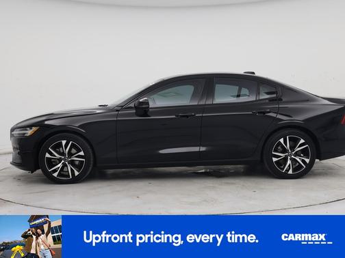 2023 Volvo S60 B5 Plus Dark Theme