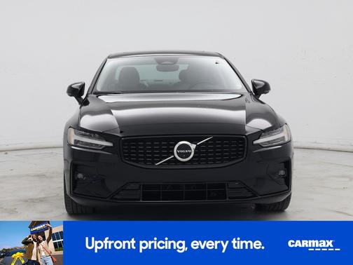 2023 Volvo S60 B5 Plus Dark Theme