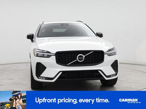 2023 Volvo XC60 B5 Ultimate Dark Theme