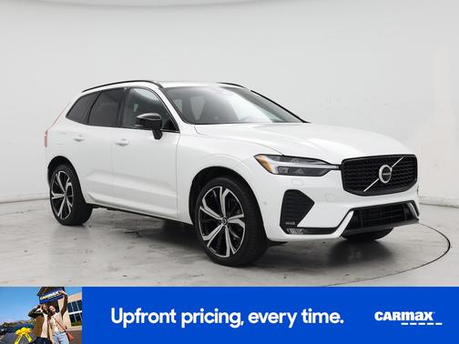 2023 Volvo XC60 B5 Ultimate Dark Theme