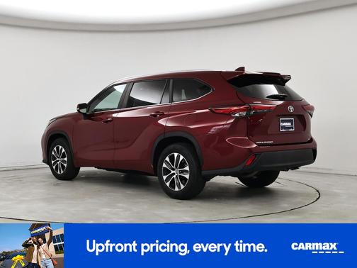 Red 2023 Toyota Highlander XLE