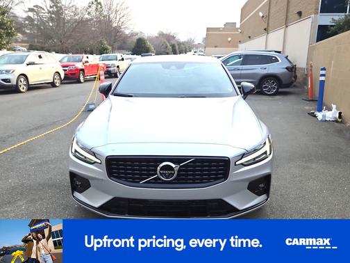 2022 Volvo S60 B5 R-Design