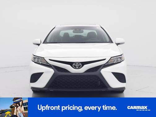 White 2018 Toyota Camry SE
