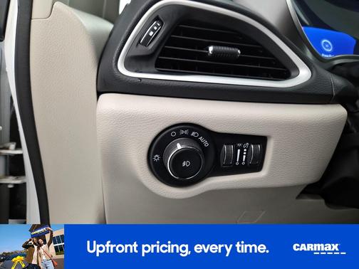 White 2023 Chrysler Pacifica Touring L