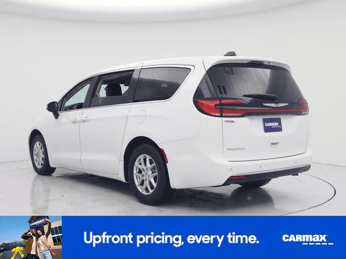 White 2023 Chrysler Pacifica Touring L