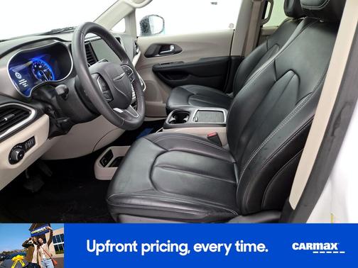 White 2023 Chrysler Pacifica Touring L