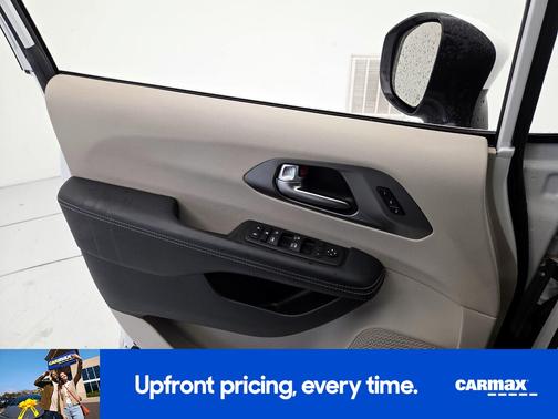 White 2023 Chrysler Pacifica Touring L