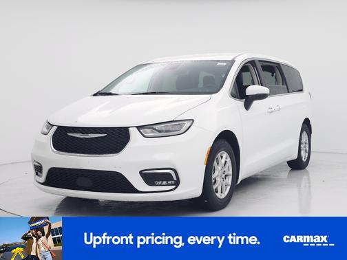 White 2023 Chrysler Pacifica Touring L