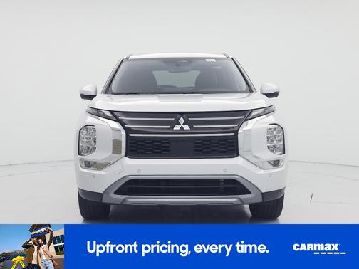 White 2025 Mitsubishi Outlander SE
