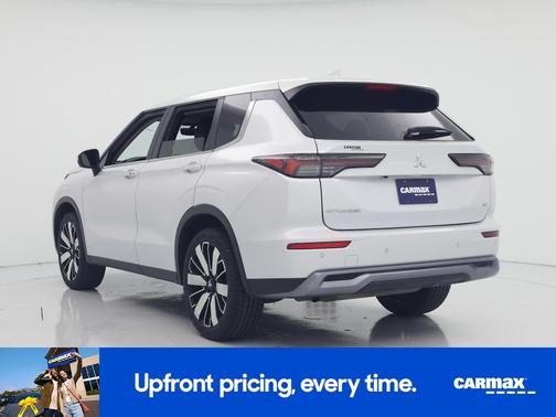 White 2025 Mitsubishi Outlander SE