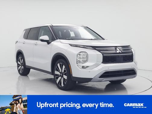 White 2025 Mitsubishi Outlander SE