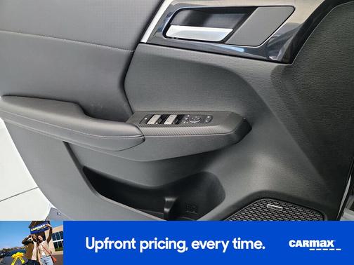 White 2025 Mitsubishi Outlander SE