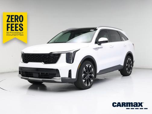 White 2025 Kia Sorento EX