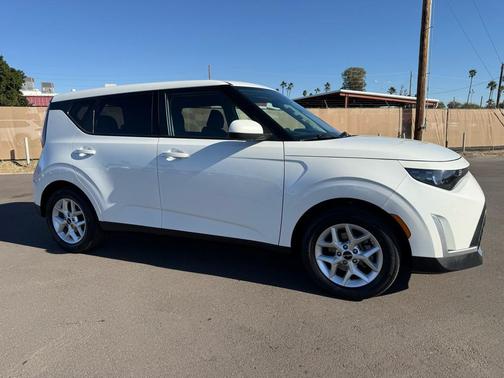 2024 Kia Soul LX