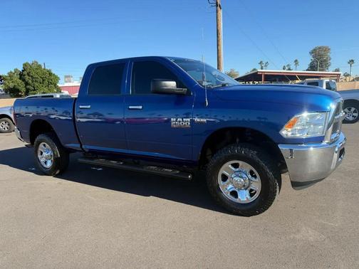 2017 RAM 2500 SLT Crew Cab 4x4 6'4' Box