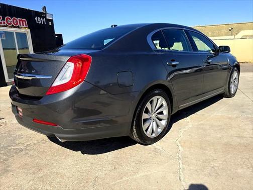 2015 Lincoln MKS Base