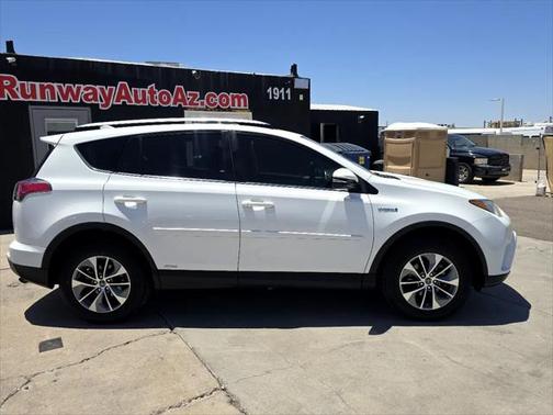2017 Toyota RAV4 Hybrid XLE
