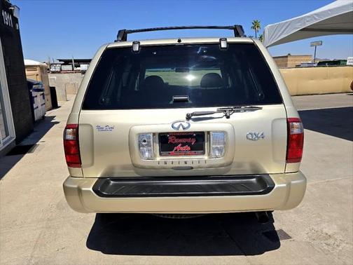 2001 INFINITI QX4 Luxury