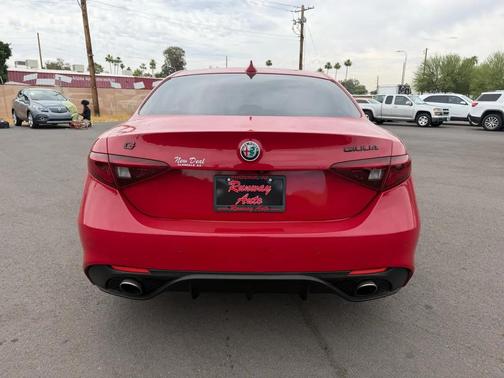 Alfa Rosso 2018 Alfa Romeo Giulia Base