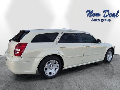 2005 Dodge Magnum SE