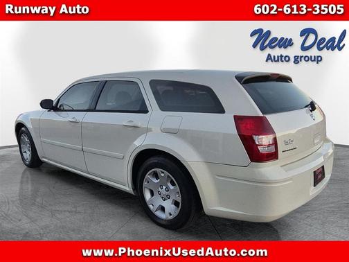 2005 Dodge Magnum SE